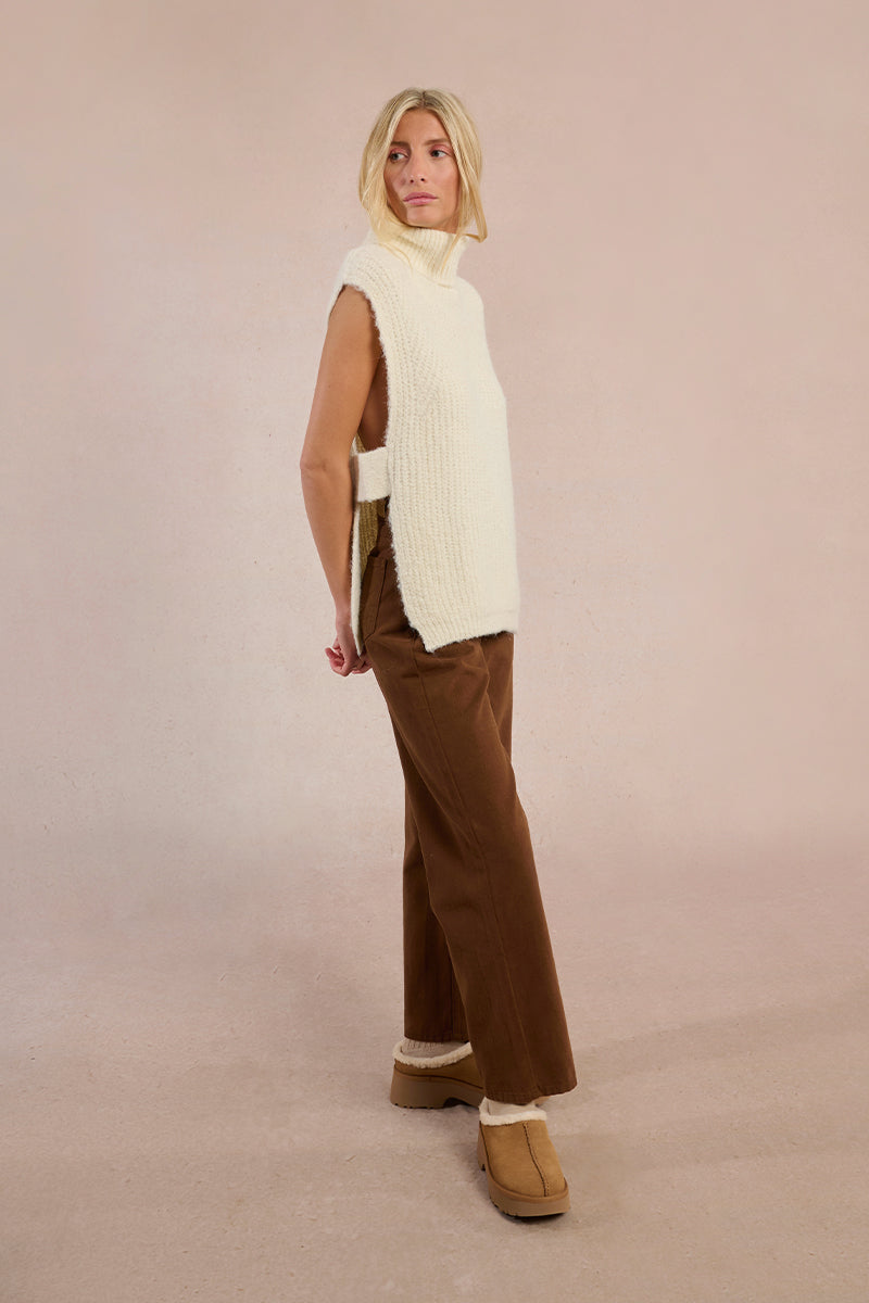 MB Knitted Sleeveless Sweater