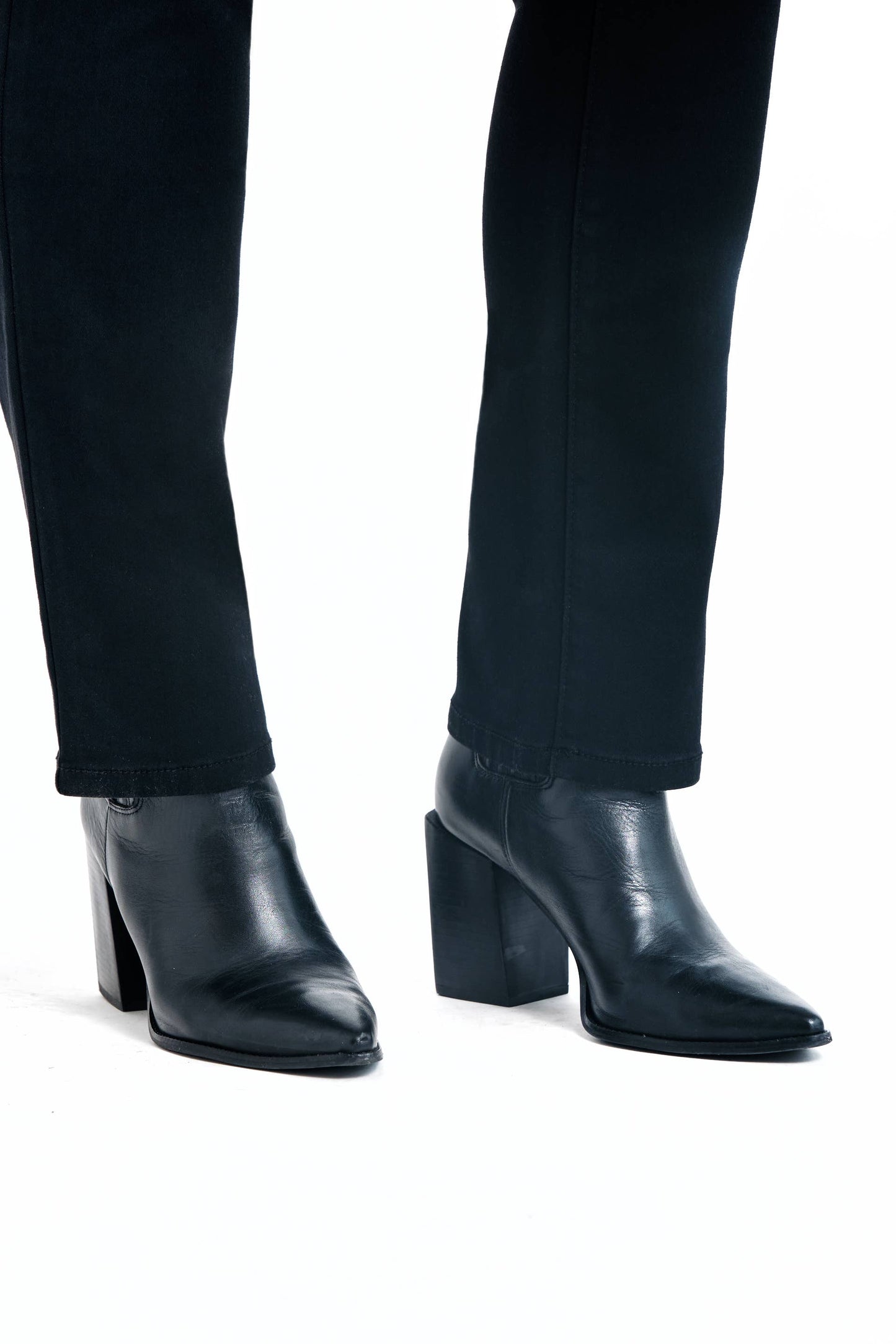 30” Better Butter Mid-Rise Slim Straight in Black