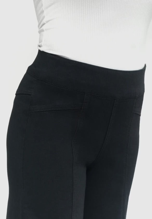 1822 Pull-On Wide-Leg Black Jeans