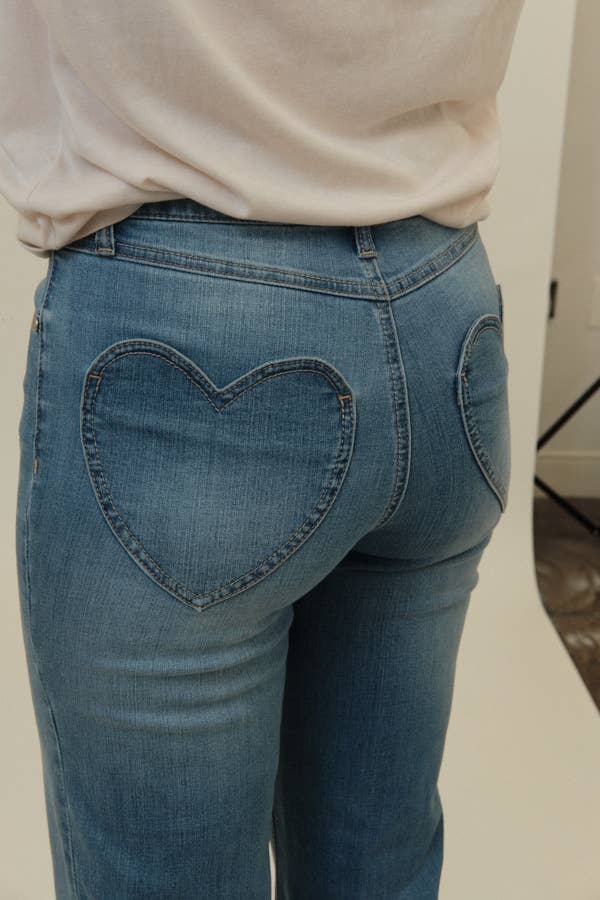 28.5" Straight Leg Jeans w/ Heart Shaped Back Pockets 💗