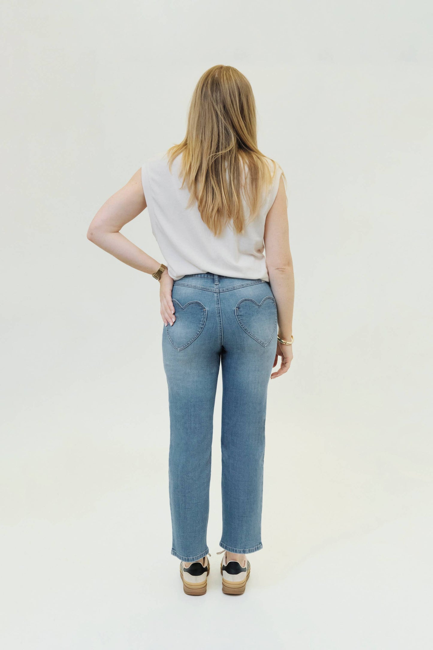 28.5" Straight Leg Jeans w/ Heart Shaped Back Pockets 💗