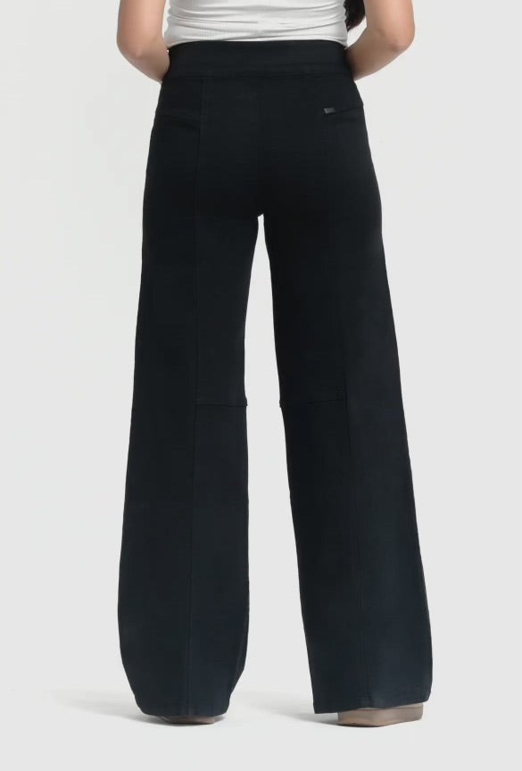 1822 Pull-On Wide-Leg Black Jeans