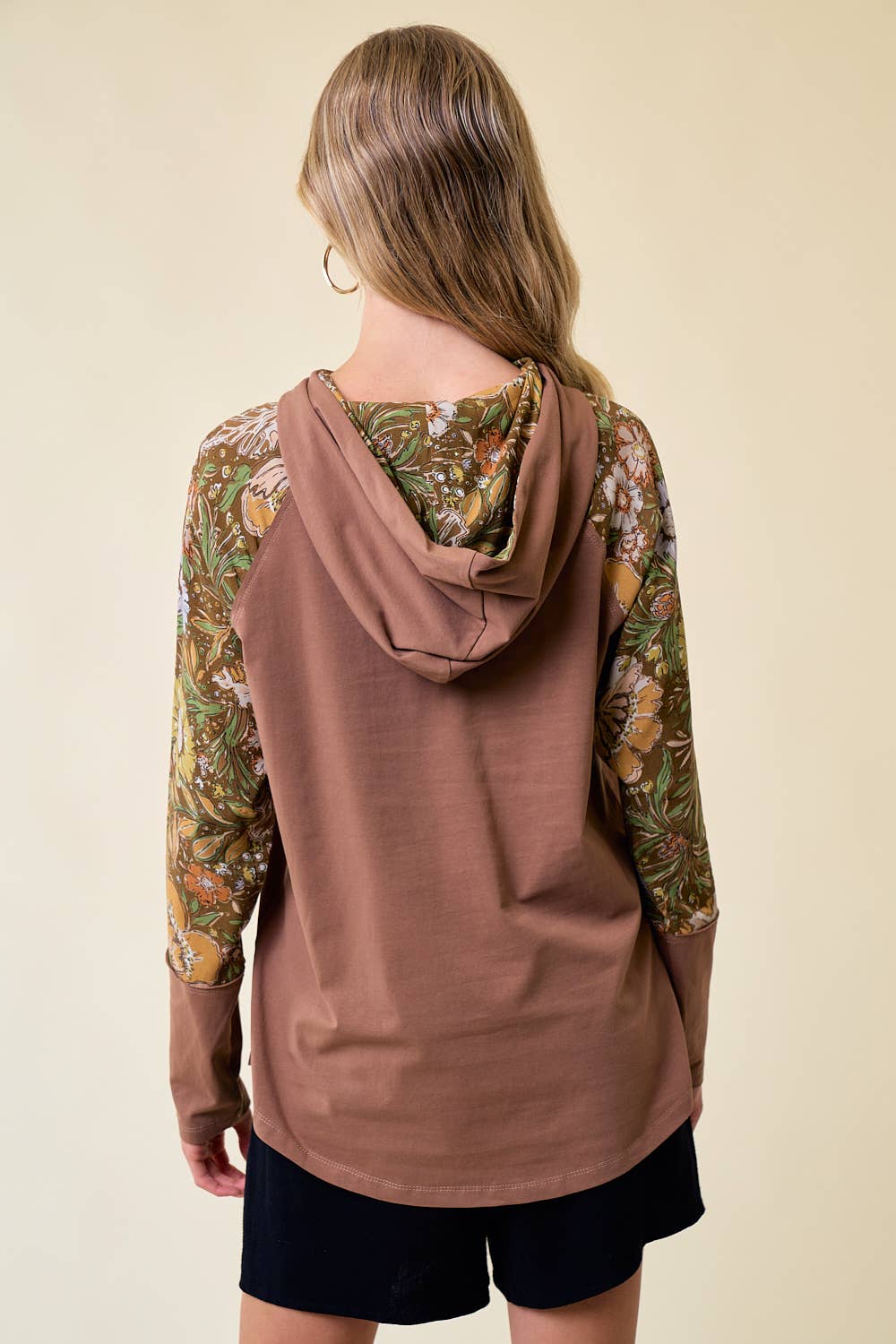 PRINTED SLEEVE RAGLAN HOOD TOP