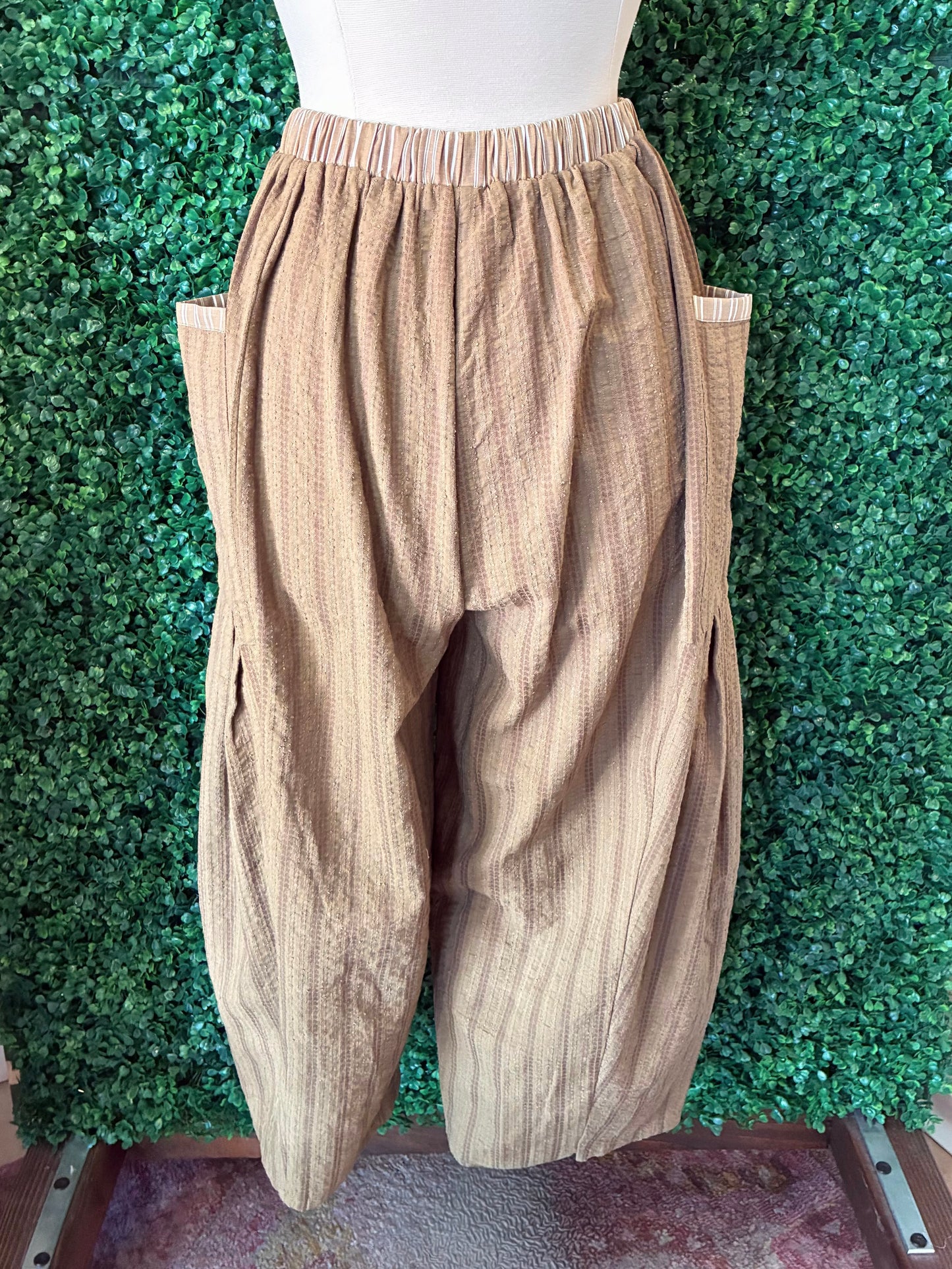 Textured Crop Pants