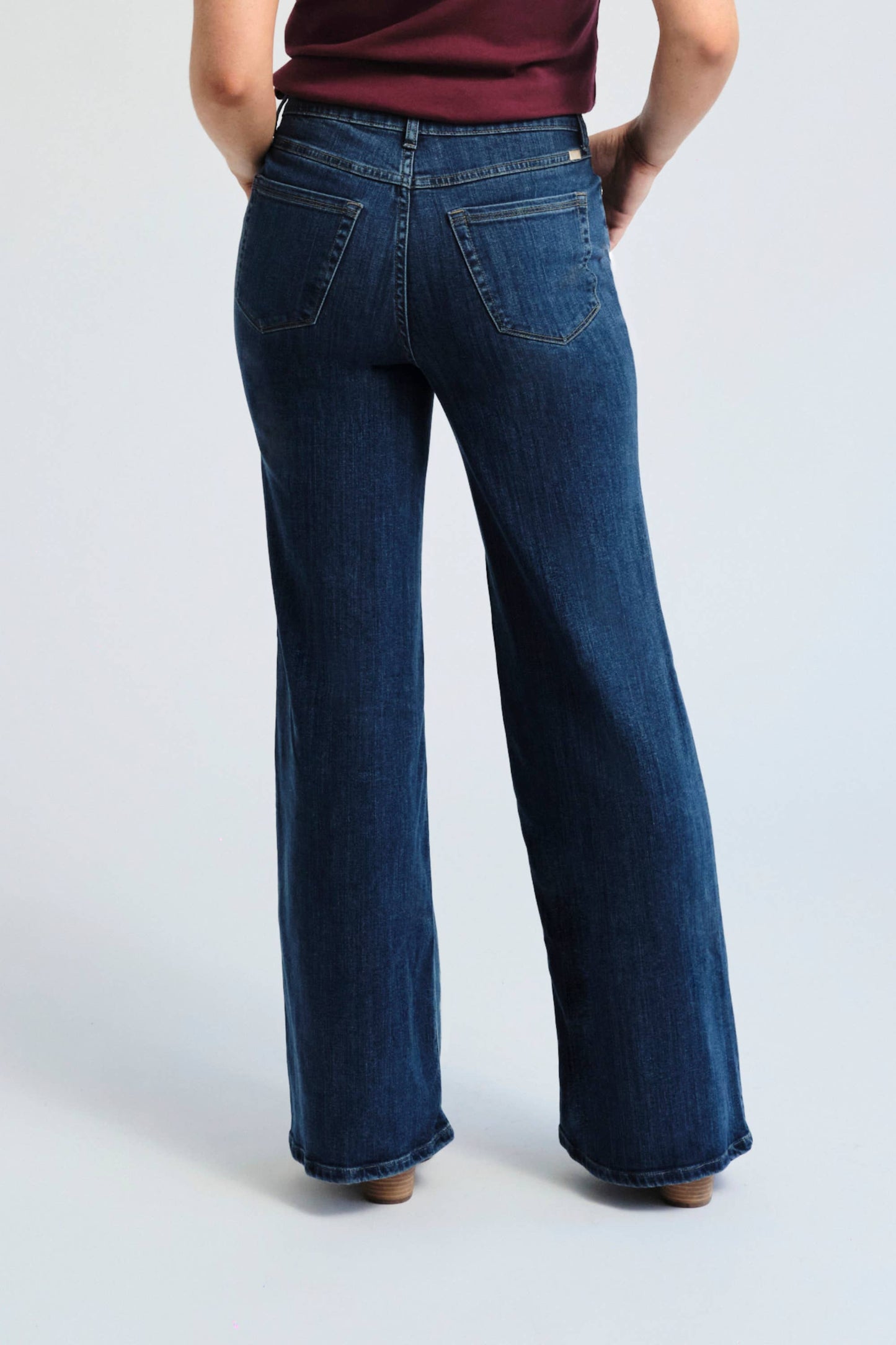 32" Slim Wide Leg Jean in Bae