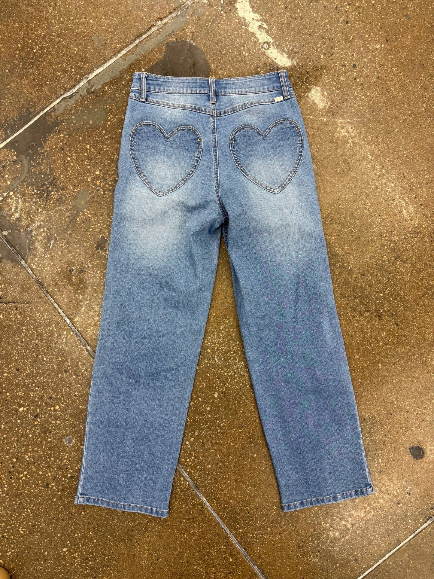 28.5" Straight Leg Jeans w/ Heart Shaped Back Pockets 💗